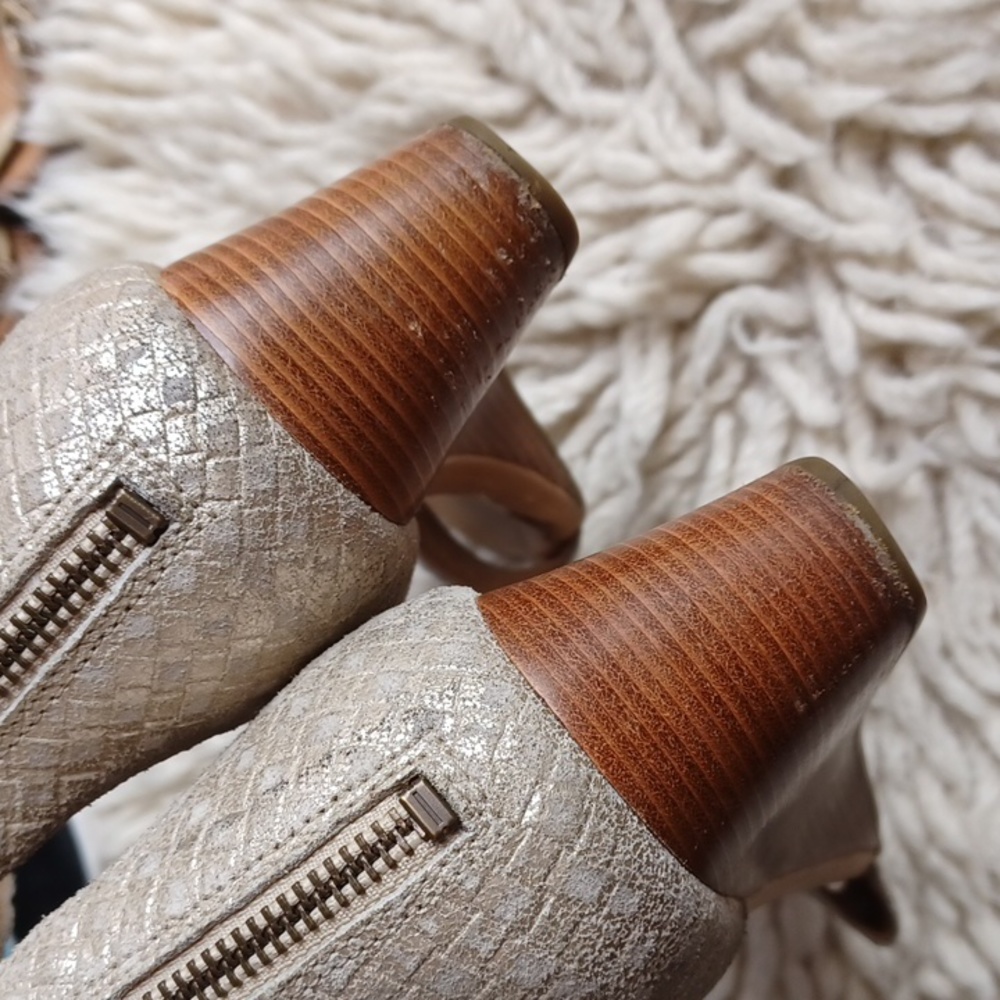 Ugg Sandals View 5